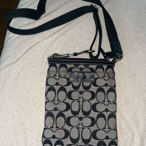 Coach Handbags - Authentic Coach Signature Black Cavan Leather Crossbody Messenger Bag
